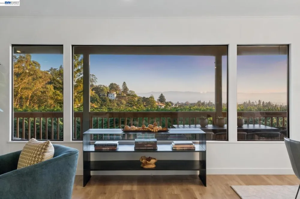 6957 ARMOUR DRIVE Oakland, CA 94611
