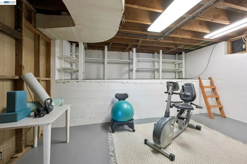 6957 ARMOUR DRIVE Oakland, CA 94611