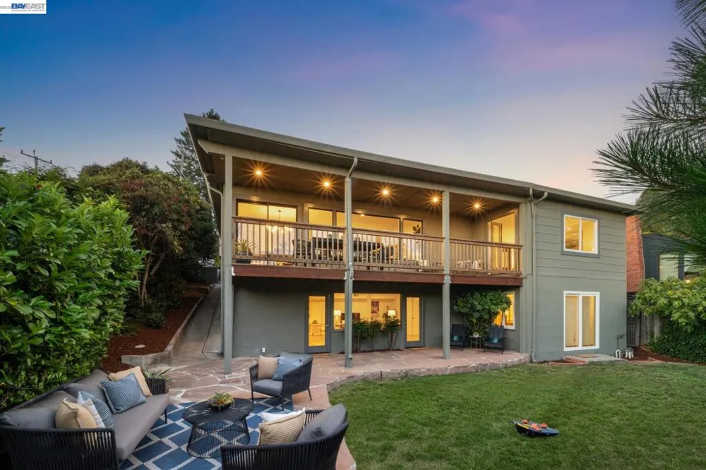 6957 ARMOUR DRIVE Oakland, CA 94611