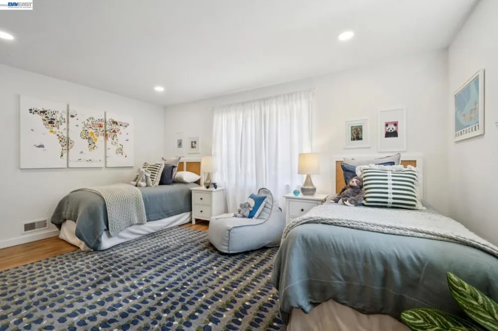 6957 ARMOUR DRIVE Oakland, CA 94611