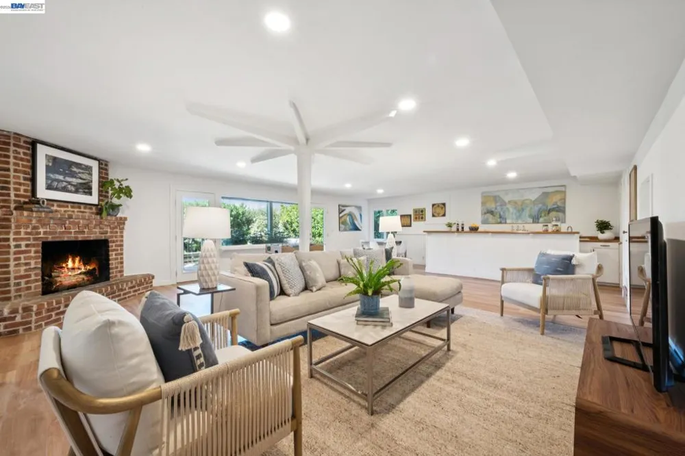 6957 ARMOUR DRIVE Oakland, CA 94611