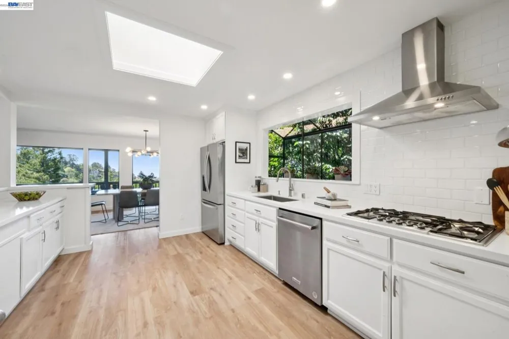 6957 ARMOUR DRIVE Oakland, CA 94611