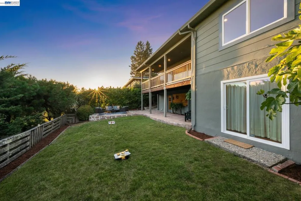 6957 ARMOUR DRIVE Oakland, CA 94611