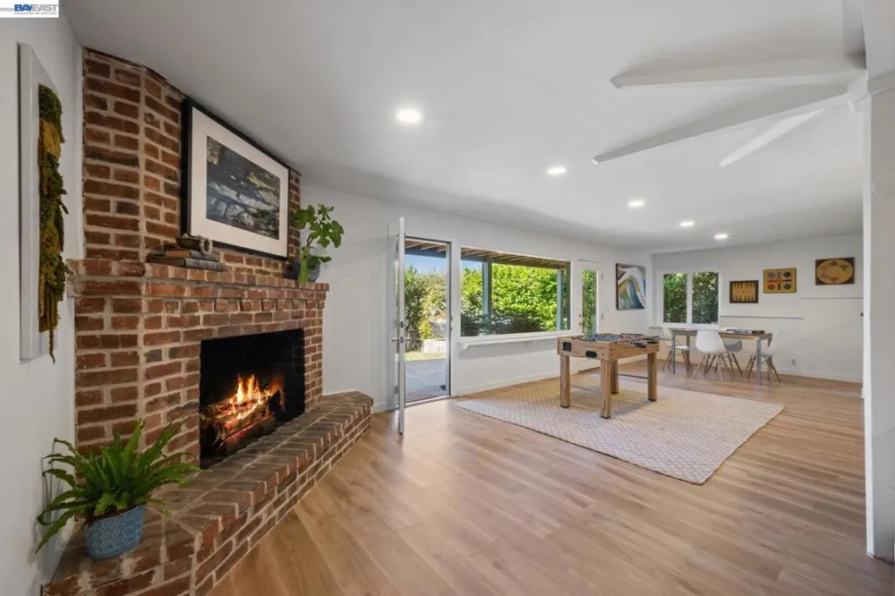 6957 ARMOUR DRIVE Oakland, CA 94611