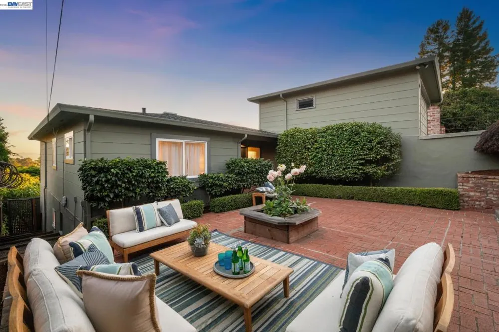 6957 ARMOUR DRIVE Oakland, CA 94611