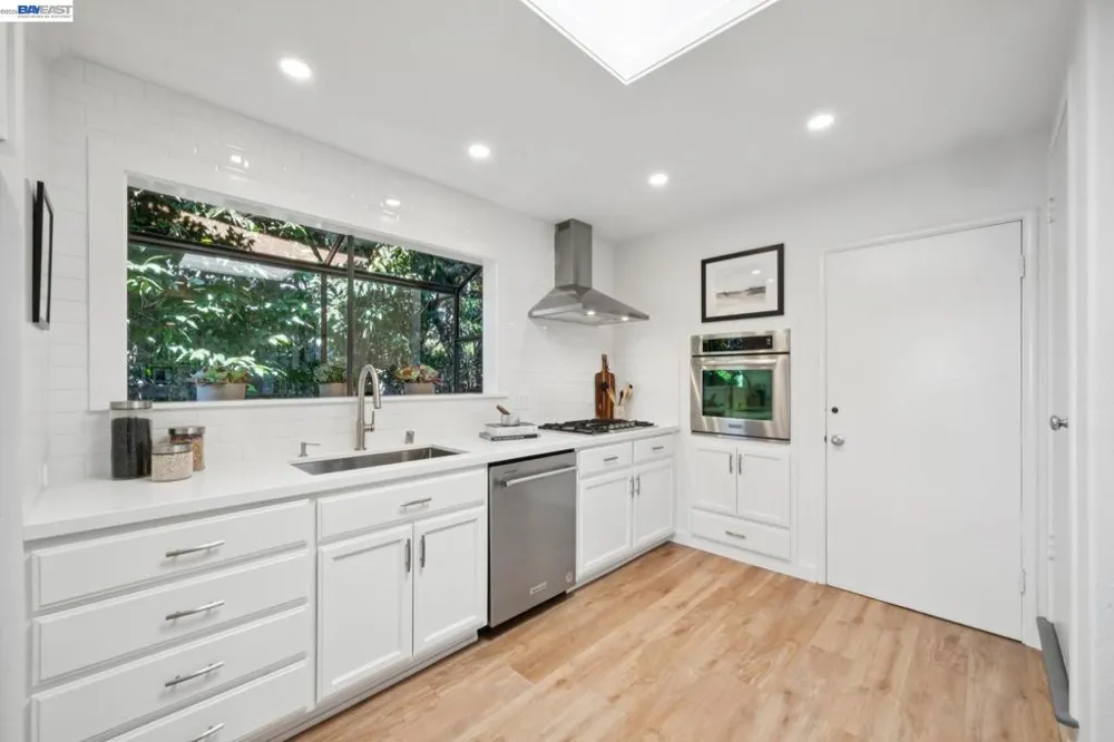 6957 ARMOUR DRIVE Oakland, CA 94611
