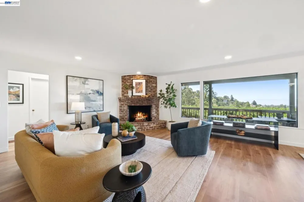 6957 ARMOUR DRIVE Oakland, CA 94611