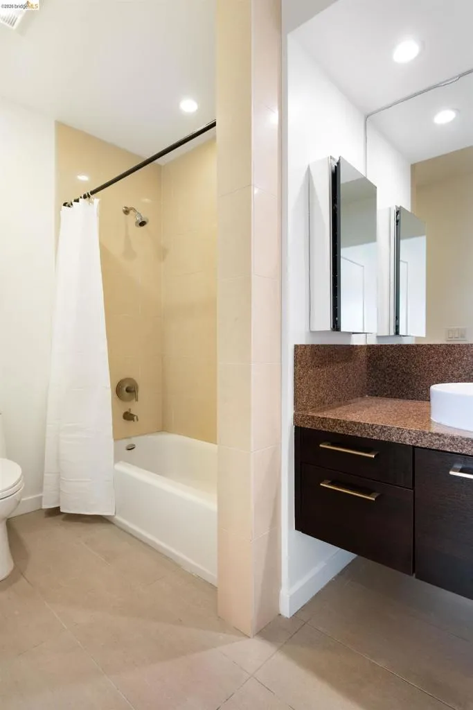 6465 San Pablo Ave #3-3 Oakland, CA 94608