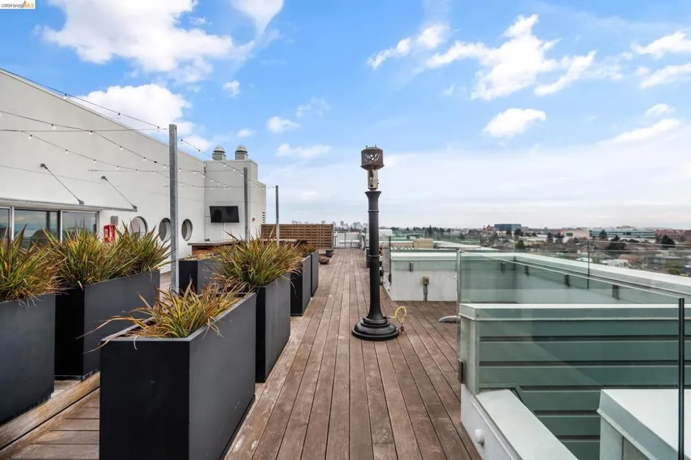 6465 San Pablo Ave #3-3 Oakland, CA 94608