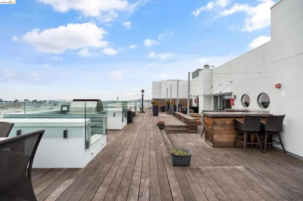 6465 San Pablo Ave #3-3 Oakland, CA 94608