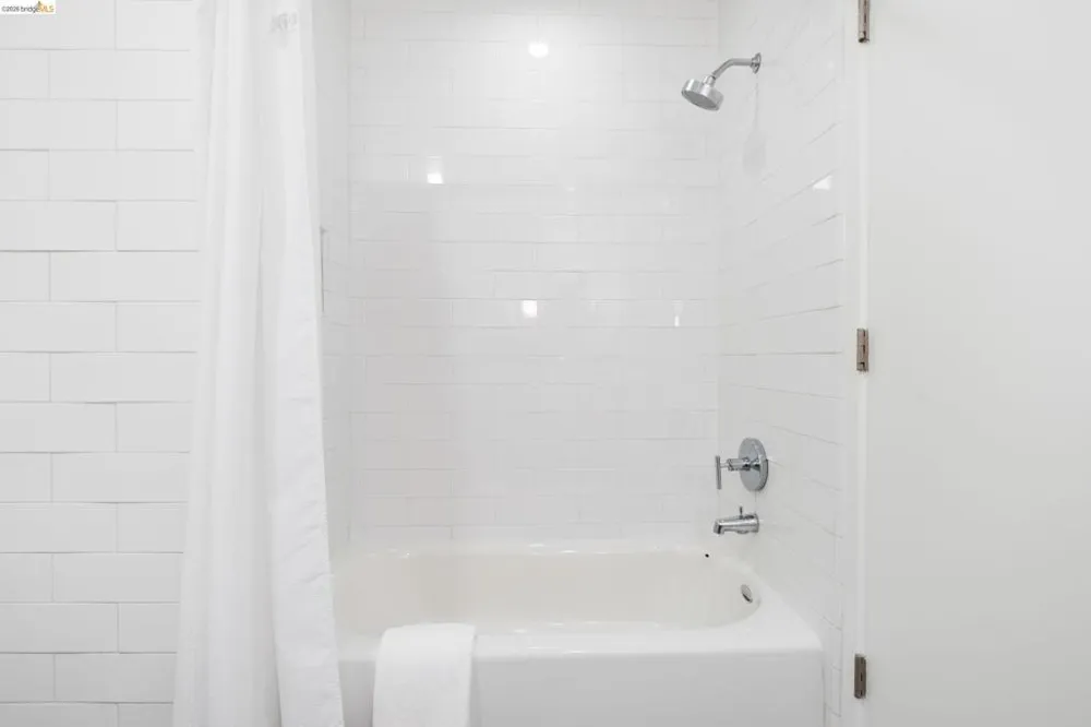6465 San Pablo Ave #3-3 Oakland, CA 94608