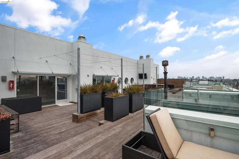 6465 San Pablo Ave #3-3 Oakland, CA 94608