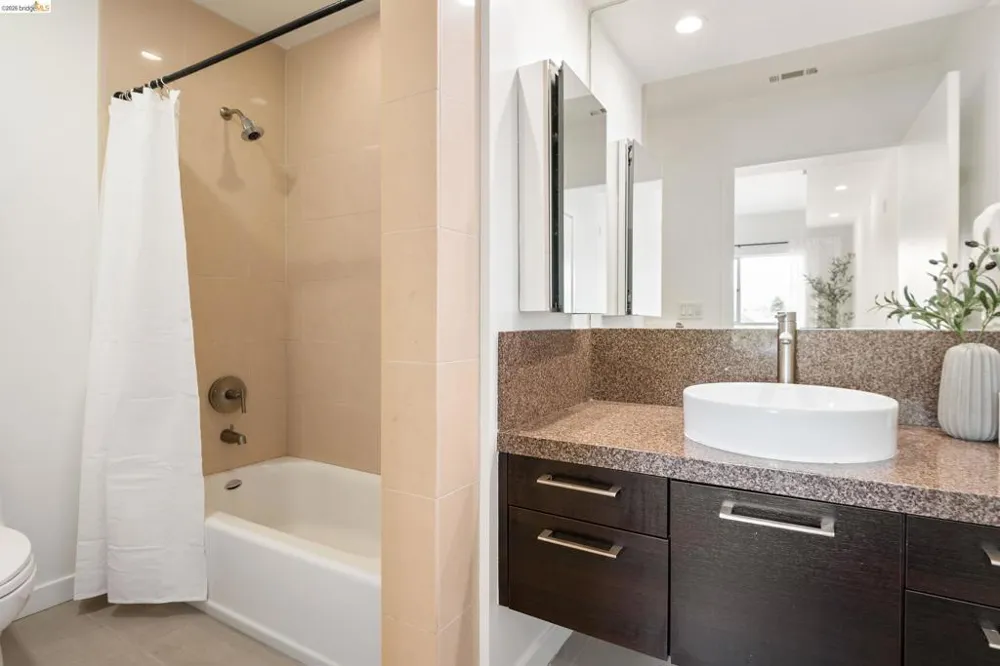 6465 San Pablo Ave #3-3 Oakland, CA 94608