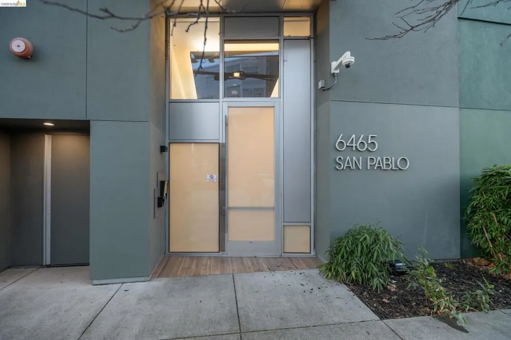 6465 San Pablo Ave #3-3 Oakland, CA 94608