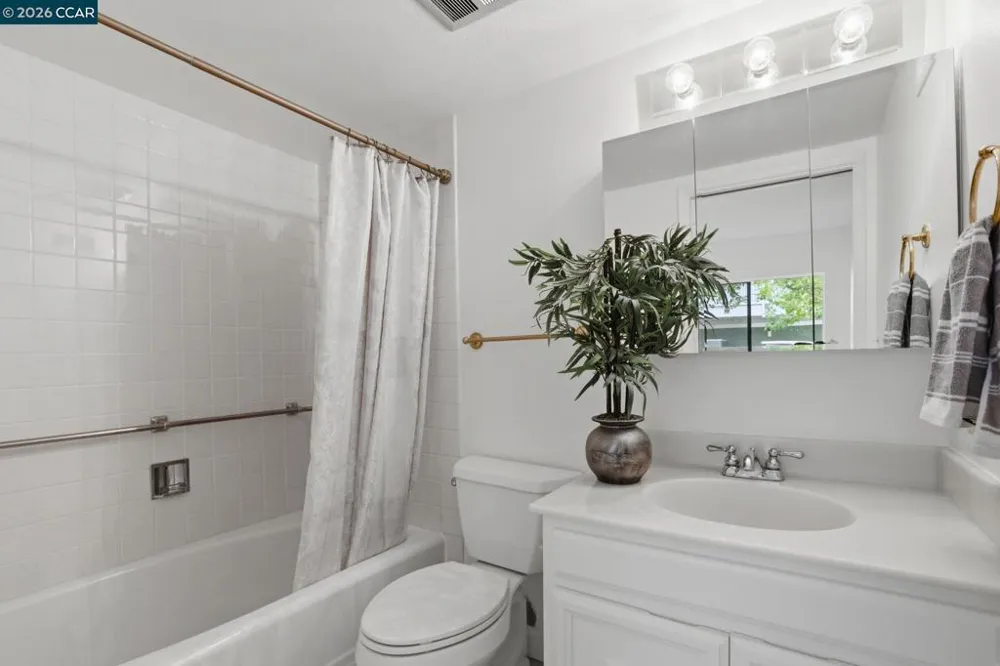 1252 Singingwood Ct. #3 Walnut Creek, CA 94595