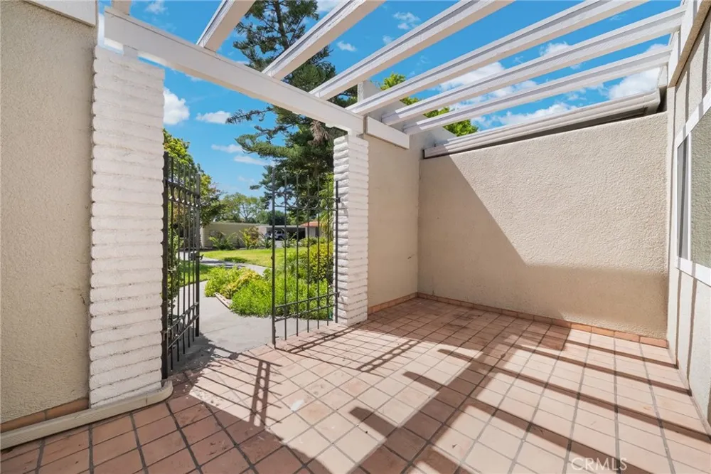 2026 Via Mariposa #C Laguna Woods, CA 92637