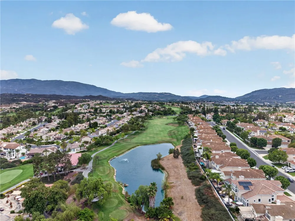 45388 Callesito Burgos Temecula, CA 92592