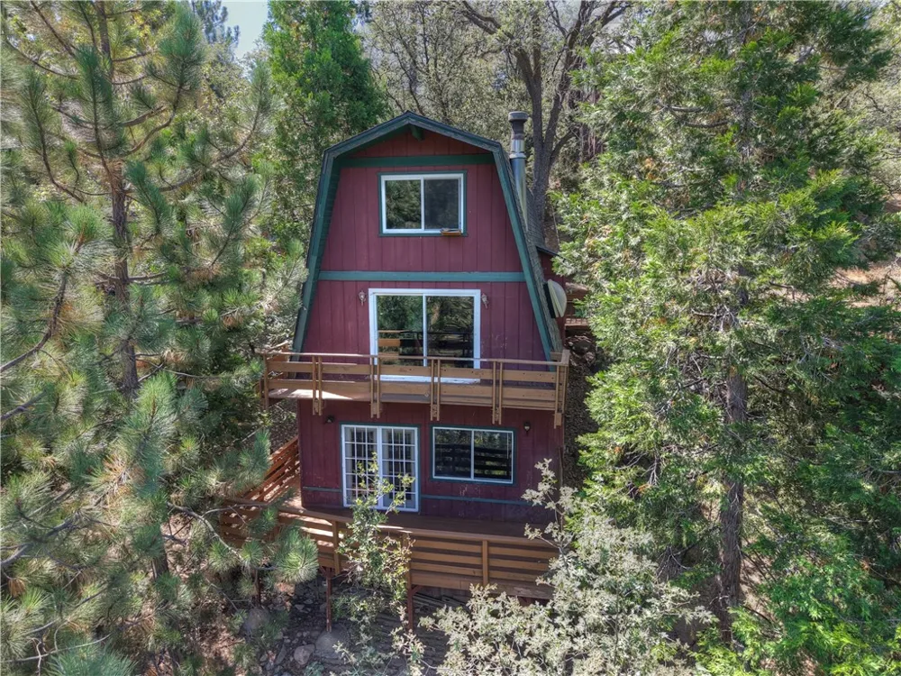 28673 Manitoba Lake Arrowhead, CA 92352