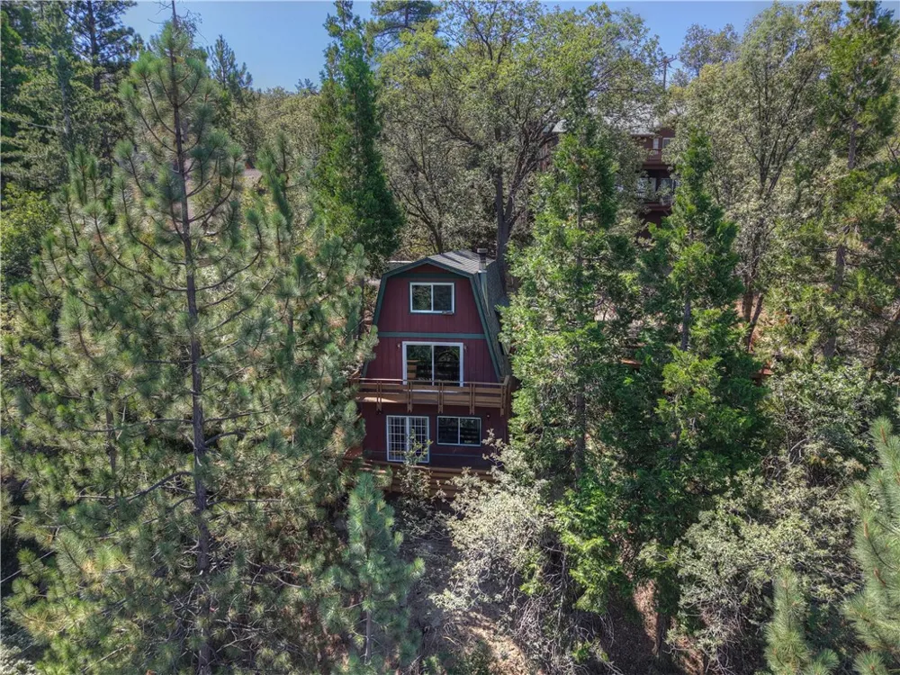 28673 Manitoba Lake Arrowhead, CA 92352