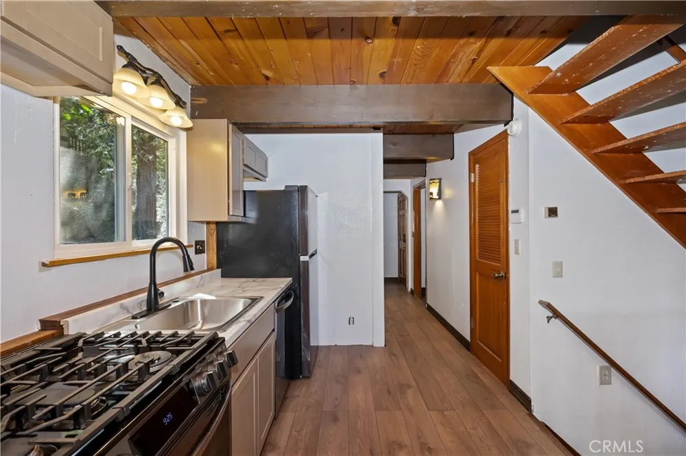 28673 Manitoba Lake Arrowhead, CA 92352