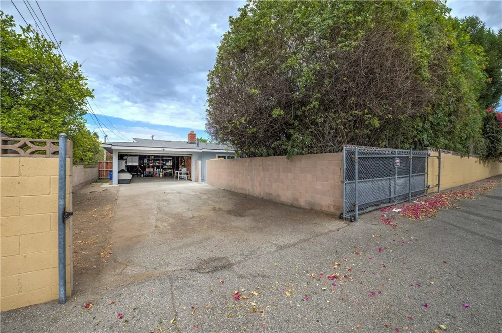 2946 Gladstone Street Pomona, CA 91767