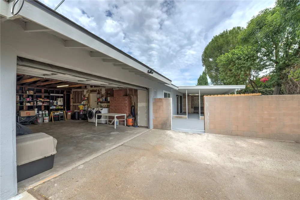 2946 Gladstone Street Pomona, CA 91767