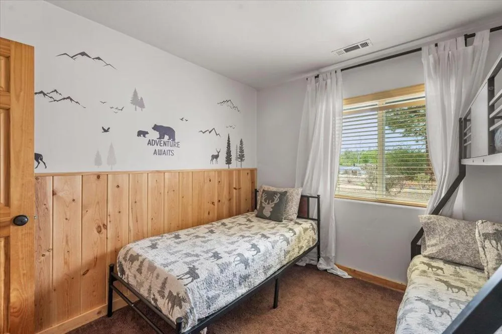187 Dixie Lee Lane Sugarloaf, CA 92386