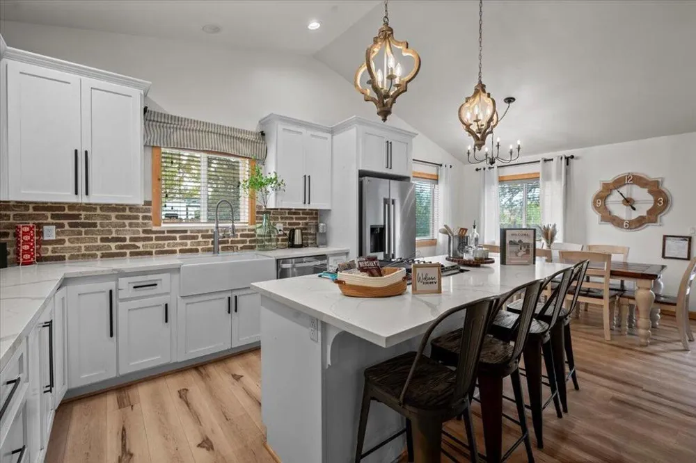 187 Dixie Lee Lane Sugarloaf, CA 92386