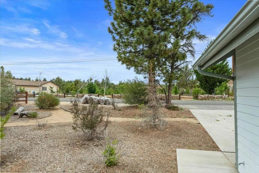 187 Dixie Lee Lane Sugarloaf, CA 92386