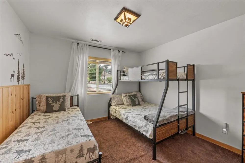 187 Dixie Lee Lane Sugarloaf, CA 92386
