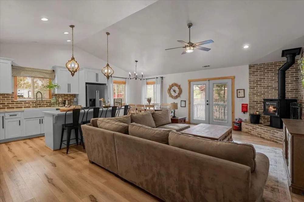 187 Dixie Lee Lane Sugarloaf, CA 92386