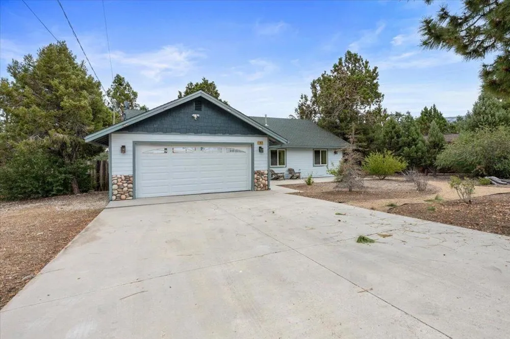 187 Dixie Lee Lane Sugarloaf, CA 92386