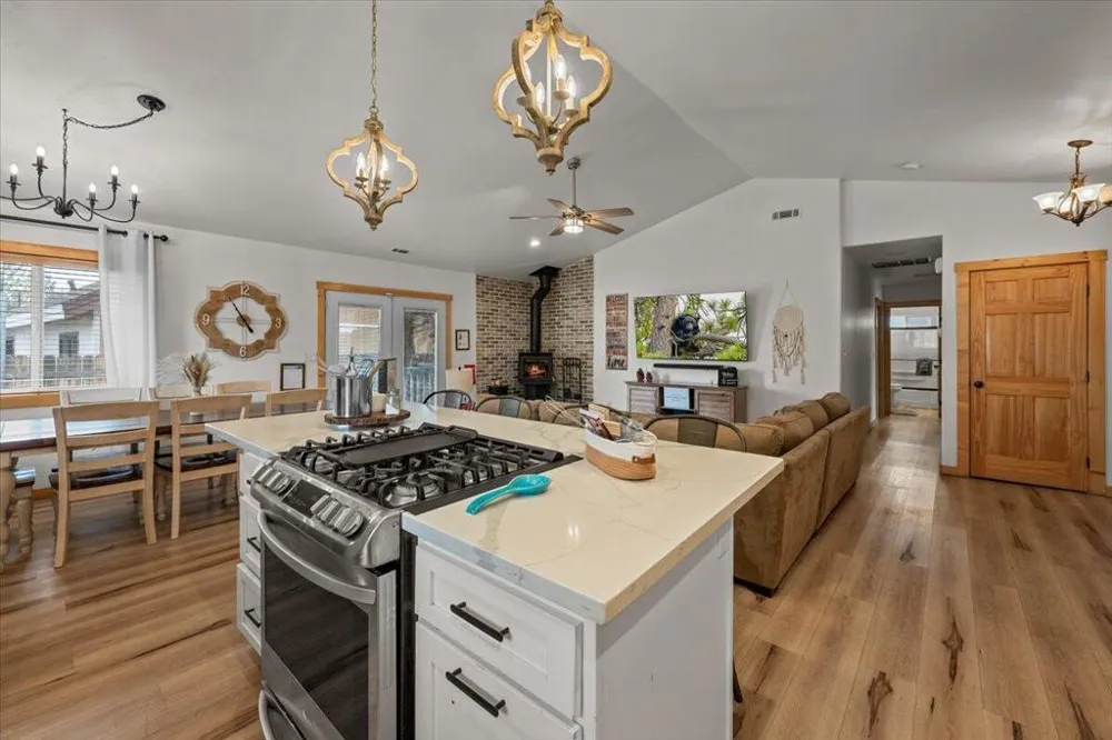 187 Dixie Lee Lane Sugarloaf, CA 92386