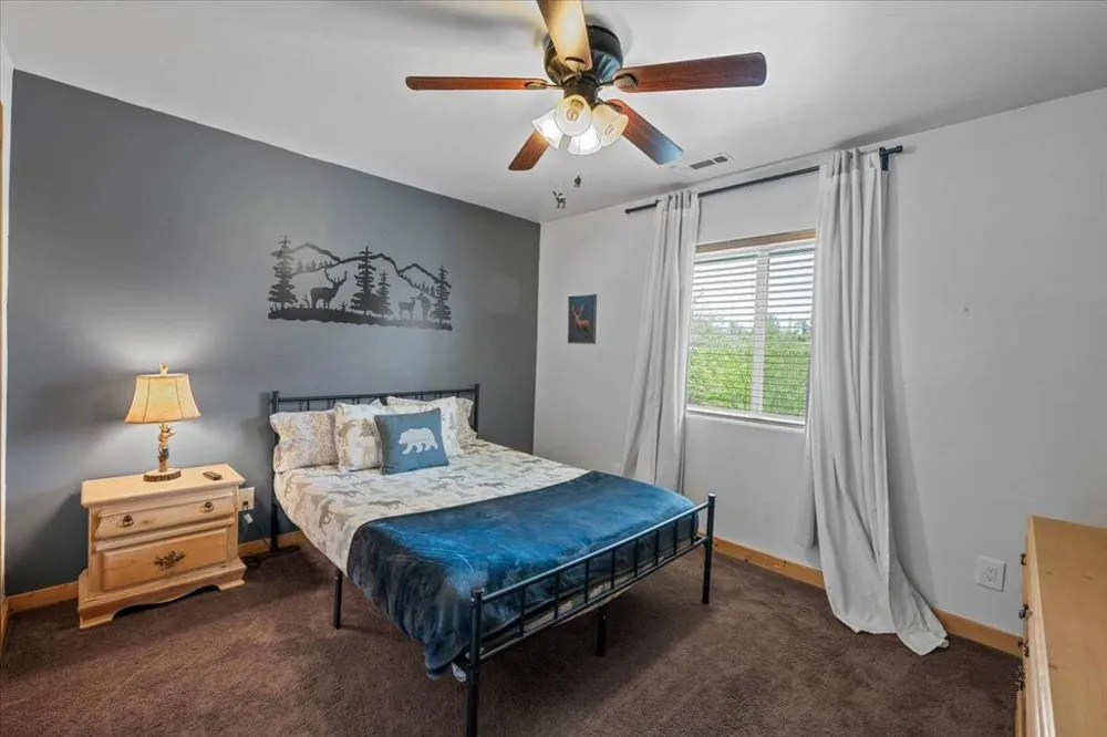 187 Dixie Lee Lane Sugarloaf, CA 92386