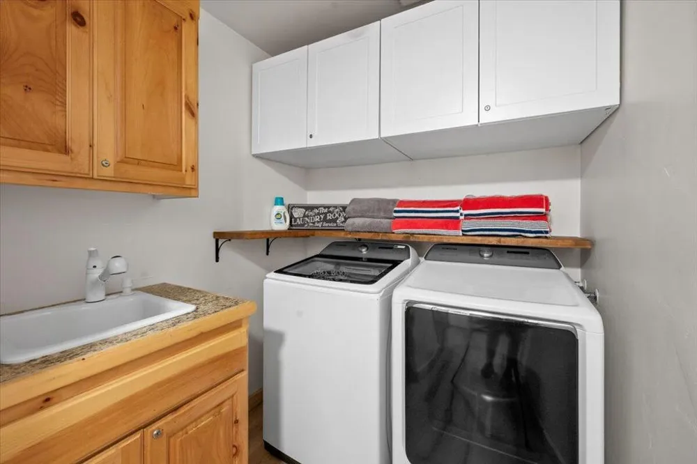 187 Dixie Lee Lane Sugarloaf, CA 92386