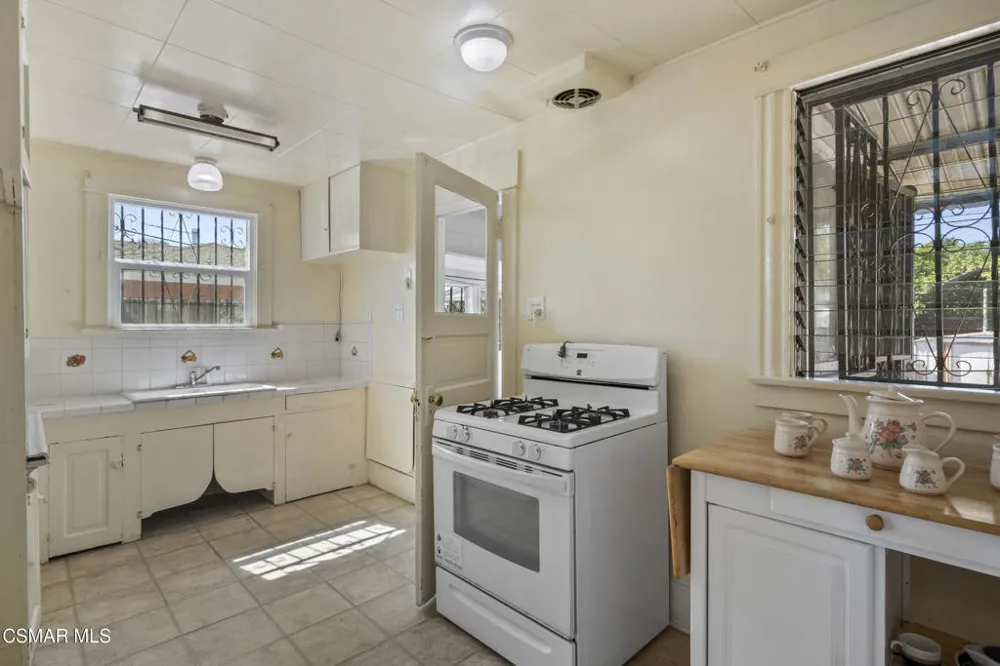 3627 Flower Street Huntington Park, CA 90255
