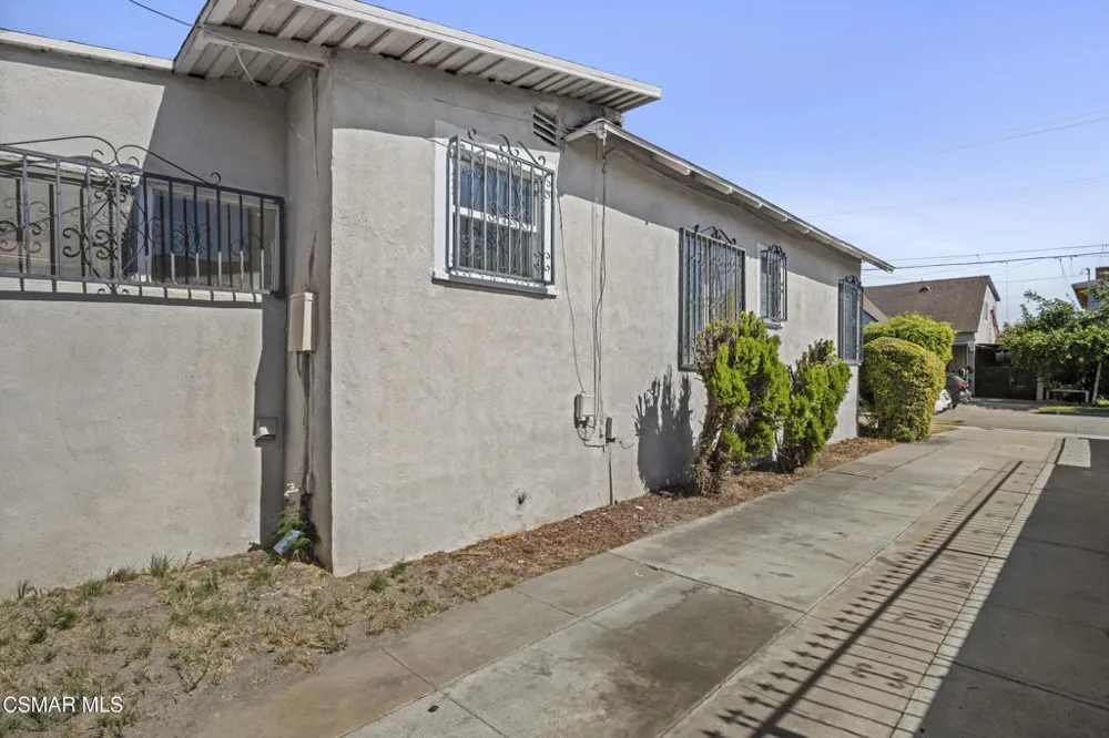 3627 Flower Street Huntington Park, CA 90255