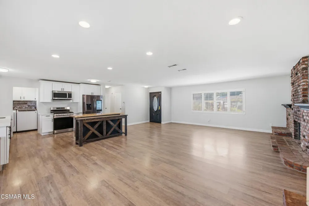 3055 Waco Avenue Simi Valley, CA 93063