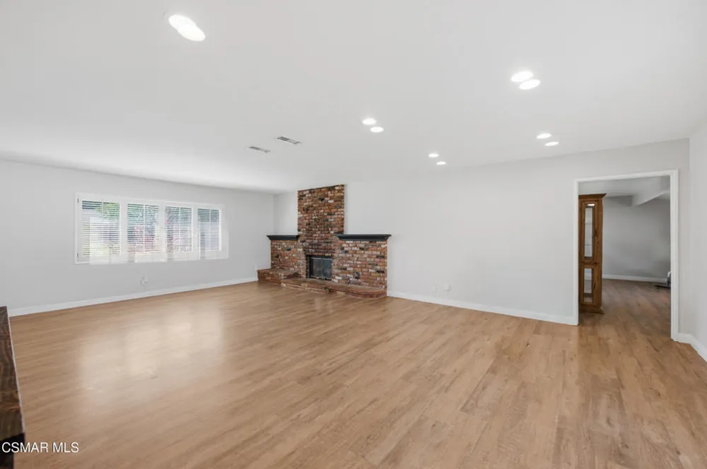 3055 Waco Avenue Simi Valley, CA 93063