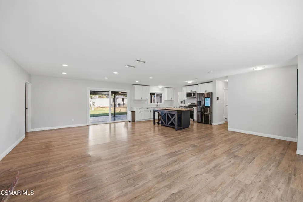 3055 Waco Avenue Simi Valley, CA 93063