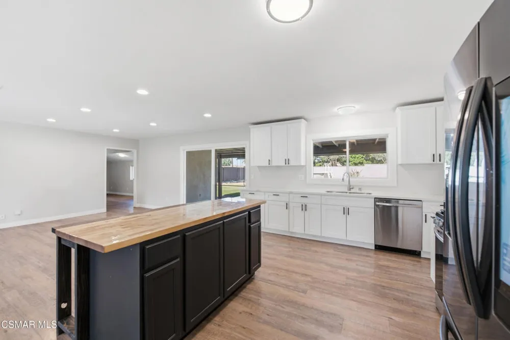 3055 Waco Avenue Simi Valley, CA 93063