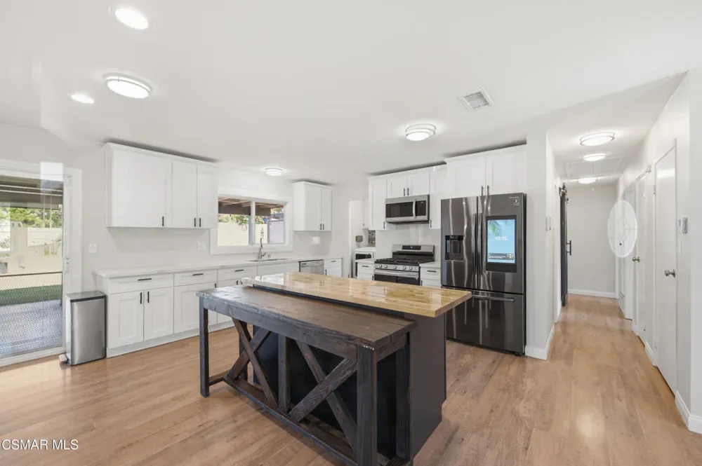 3055 Waco Avenue Simi Valley, CA 93063