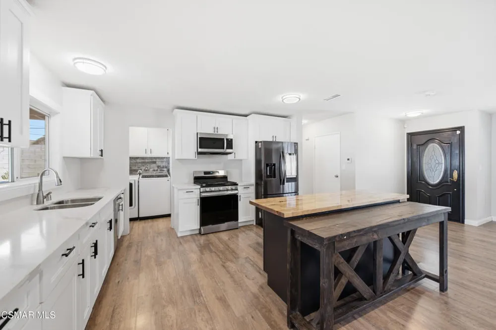 3055 Waco Avenue Simi Valley, CA 93063