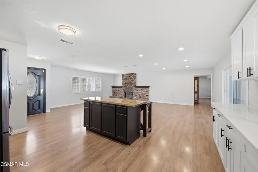 3055 Waco Avenue Simi Valley, CA 93063