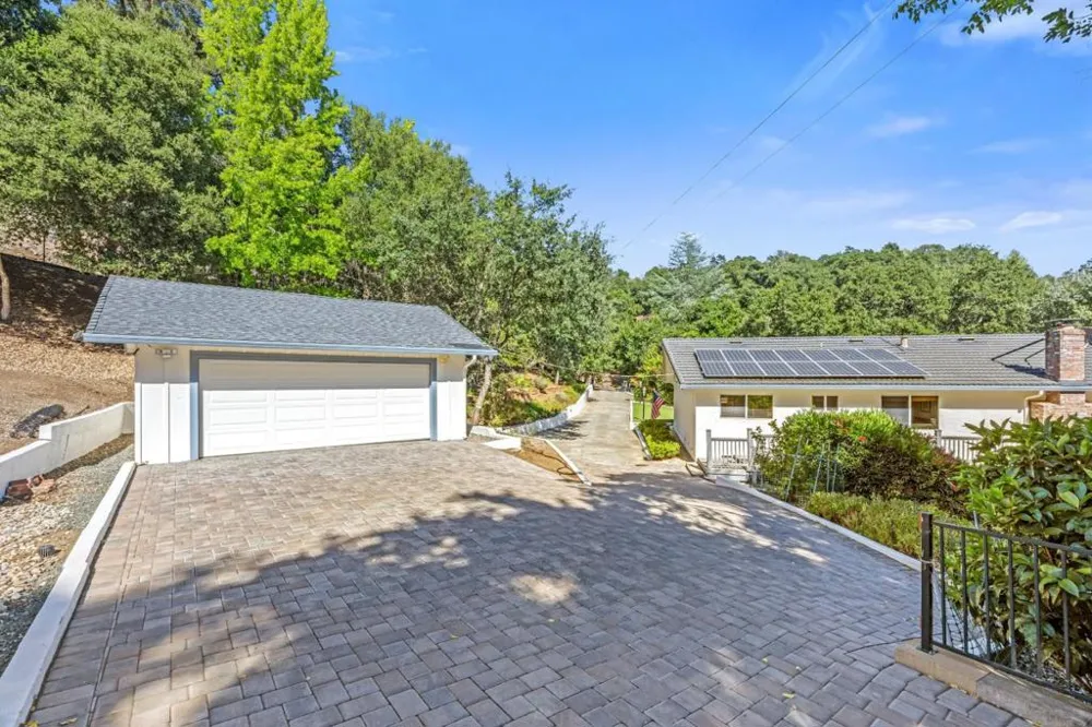 15565 Armsby Lane Morgan Hill, CA 95037