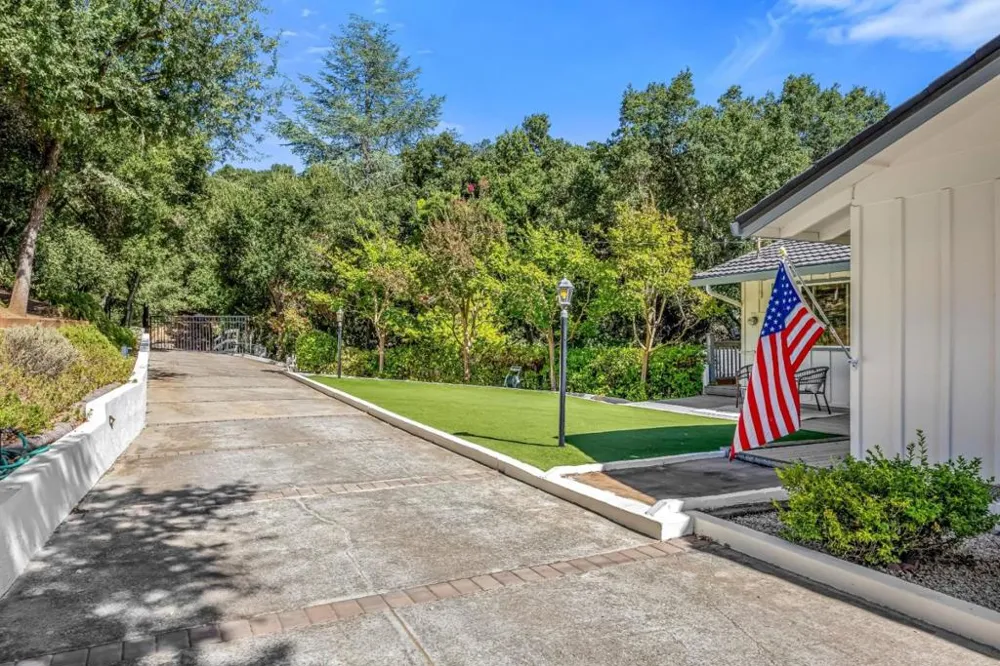 15565 Armsby Lane Morgan Hill, CA 95037