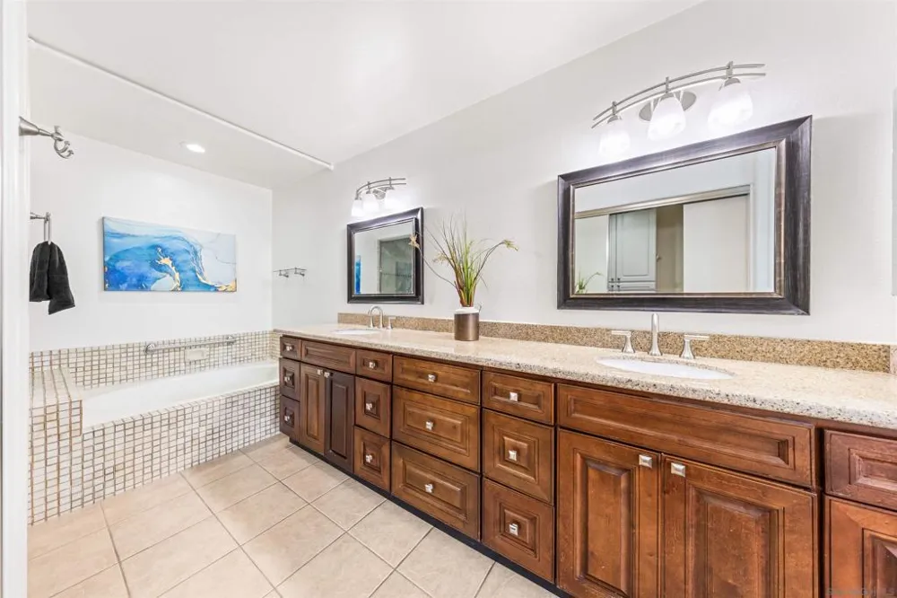 8585 Via Mallorca #41 La Jolla, CA 92037