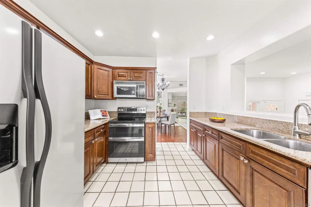 8585 Via Mallorca #41 La Jolla, CA 92037