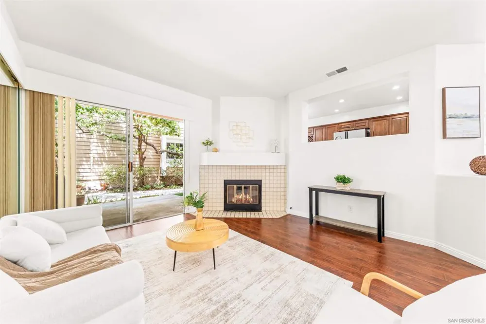 8585 Via Mallorca #41 La Jolla, CA 92037