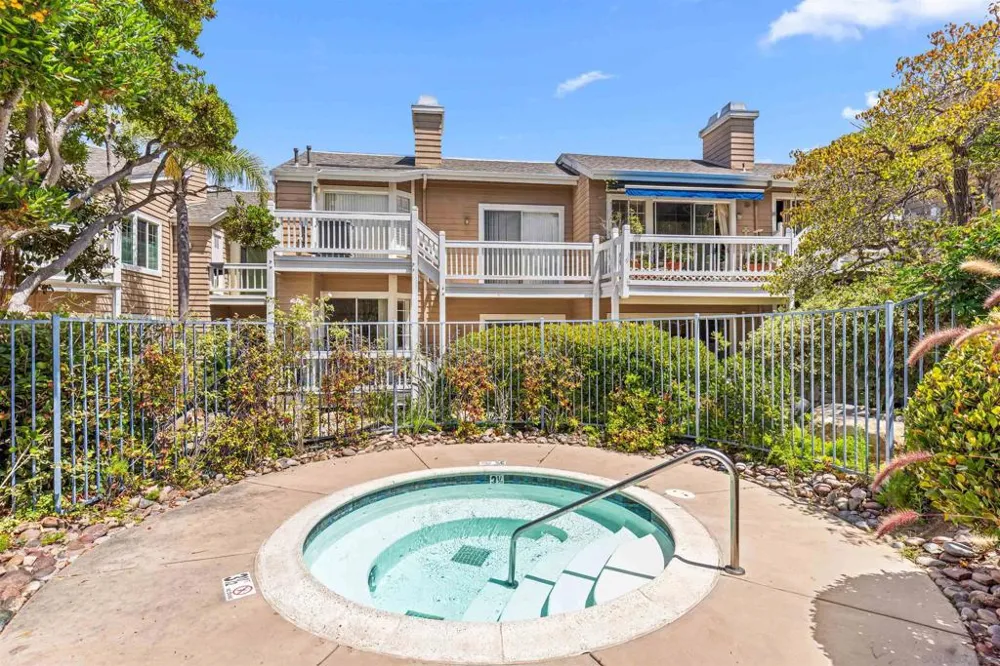8585 Via Mallorca #41 La Jolla, CA 92037